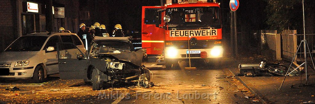 VU PKW gegen Baum Koeln Weiden Aachenerstr Bahnstr P46.JPG